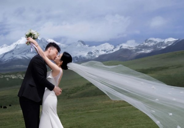 ❤️❤️撒狗粮！鄢手骐妻子晒二人的甜蜜婚纱照