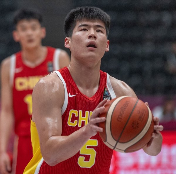 麦穗丰：没想到陈家政是U19队内积分  王 他始终没透明  话语专注赛事